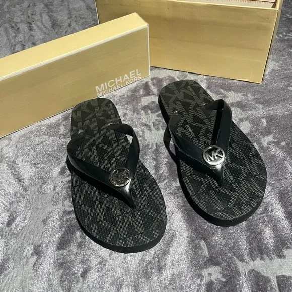 Michael Kors Jet Set Print Flip Flops Black MK Logo Sandals Size 9M - Picture 1 of 9